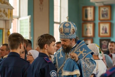 Казаки – кадеты в свете веры – вечерняя служба в храме.