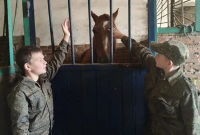День с казачьим размахом: от конюшни до побед!